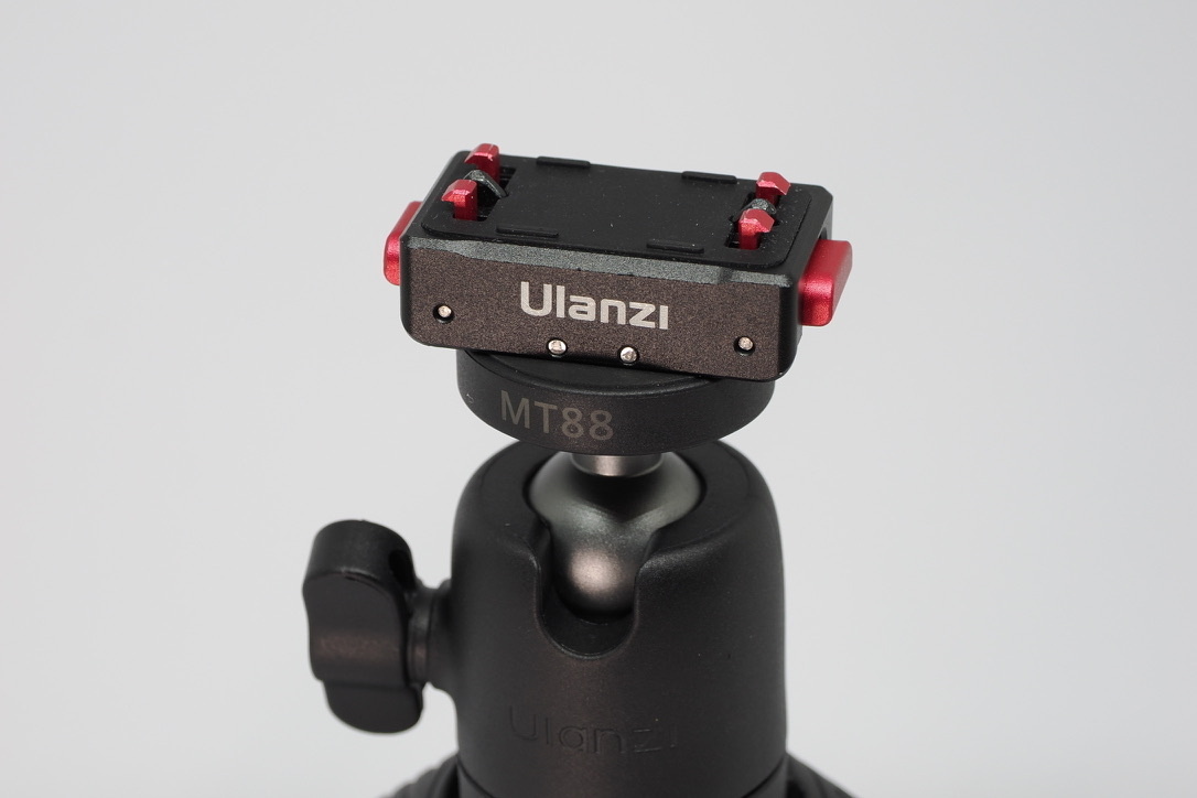 買い足したUlanziのマグネット式マウント