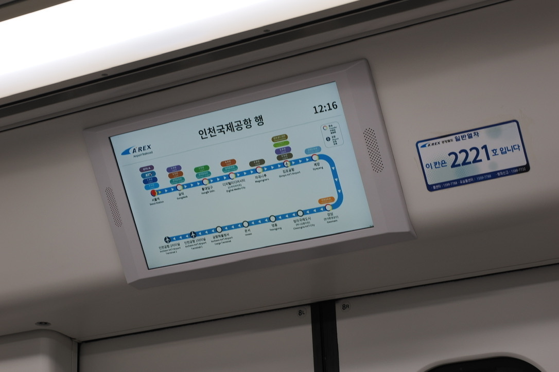 A'REXの一般列車車内の路線図