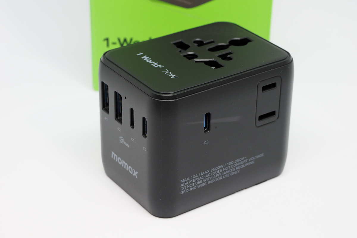 USB-Cポートが3つにUSB-Aポートが2つと電源タップの役目もこなせる