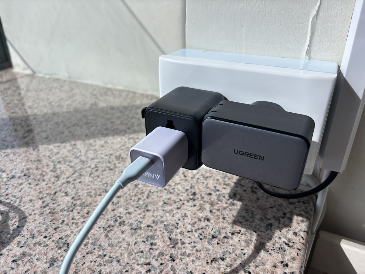 今までは複数のUSB充電器も持ち歩いていたがまとめるために本製品を購入した