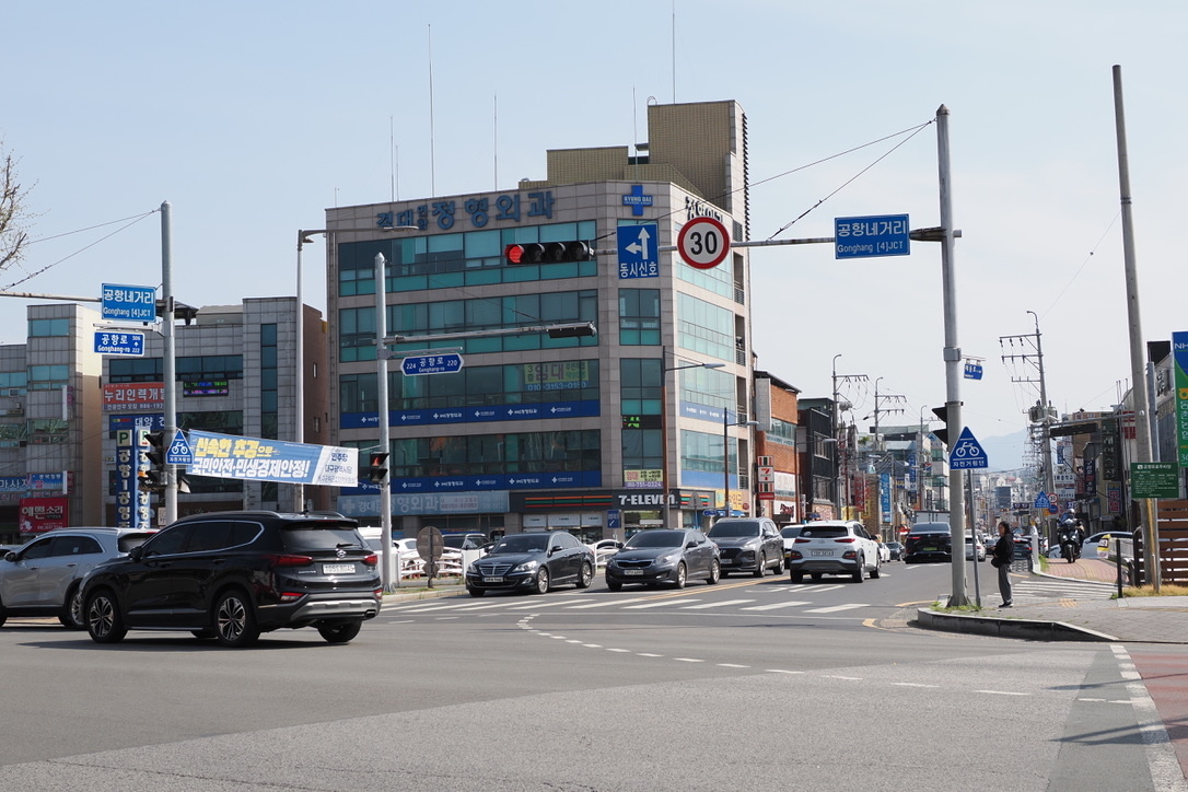 コンビニは街中にたくさんある