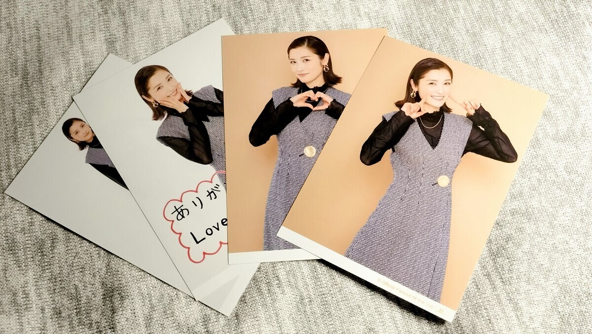 石川梨華ちゃんの生写真4枚が写っている