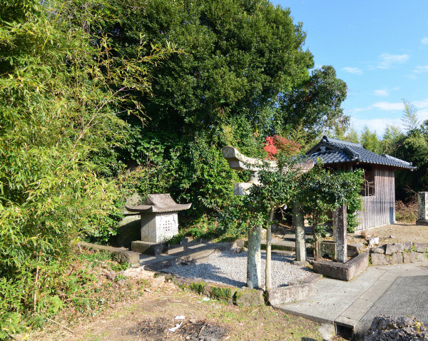 山城跡の麓にある神社