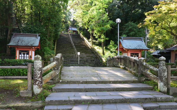 古い石橋と石段