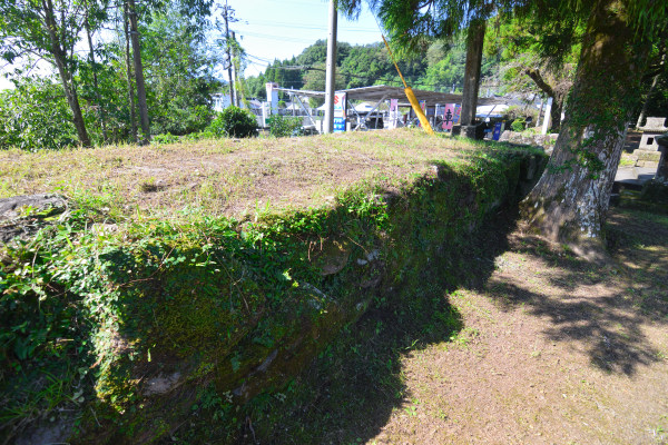 石垣の内側には盛り土がある