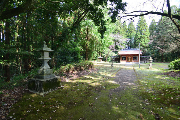 山中の神社