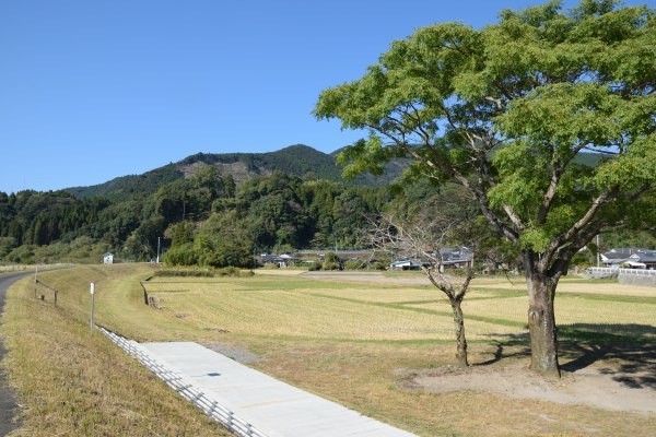 河川敷と山城跡