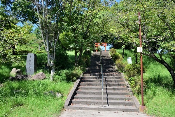 石段と鳥居