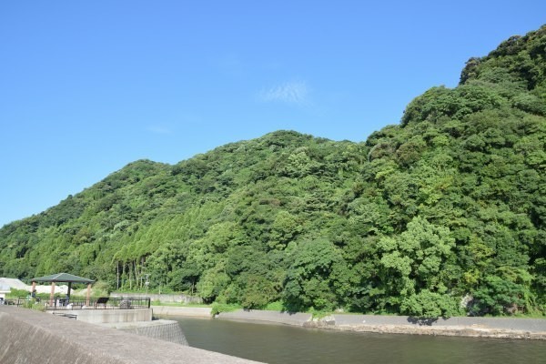 川沿いの岬