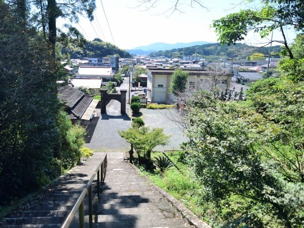 石段の上から風景