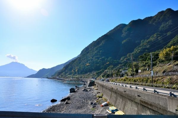 鹿児島湾と桜島とカルデラ壁