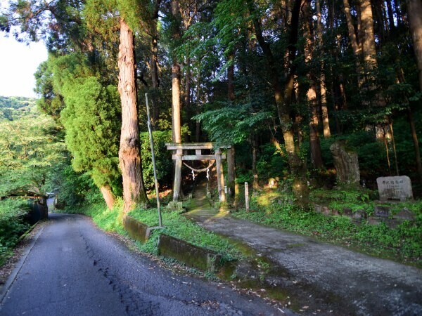 林道に参道の入口