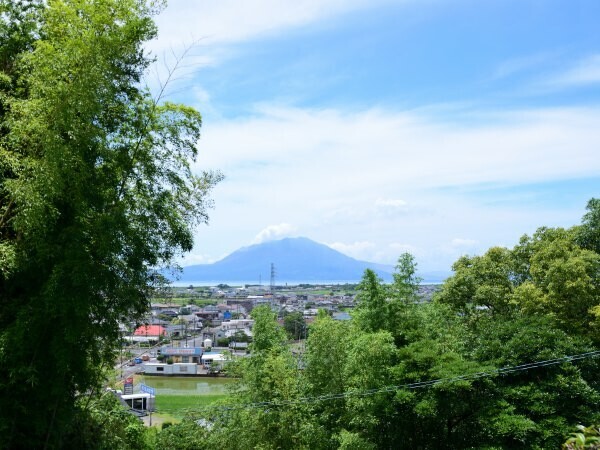 桜島と街並みを見る