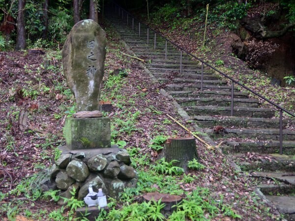 石碑型の田の神
