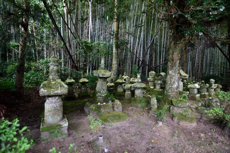 寺院跡の石塔群
