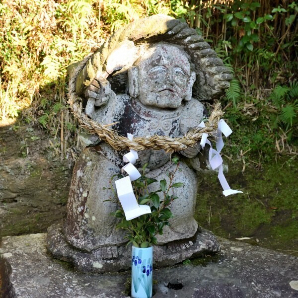田の神像