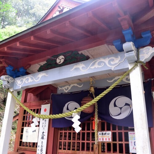 安良神社の拝殿