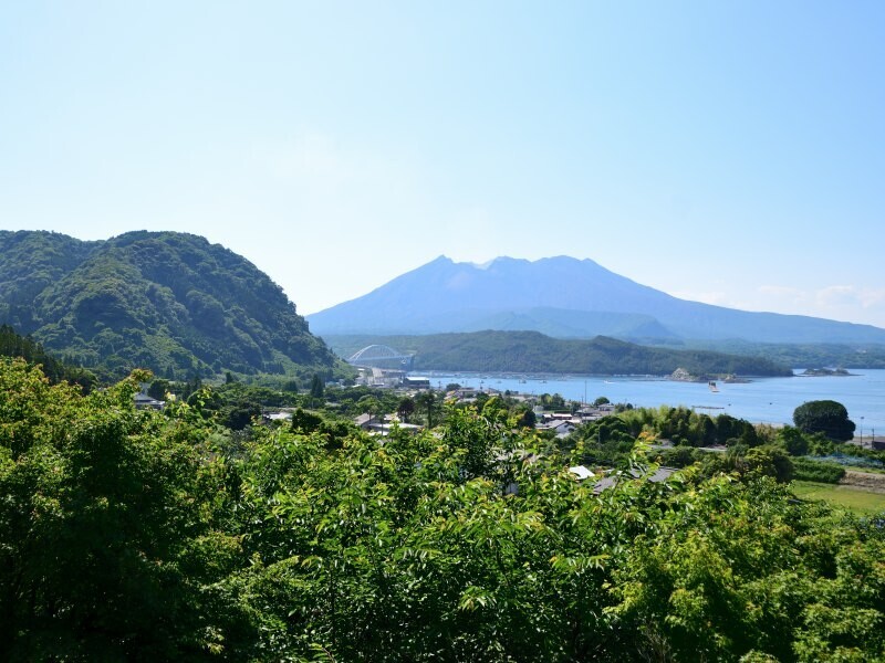 桜島と海と街並みと