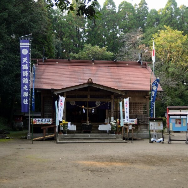 霧島岑神社の拝殿