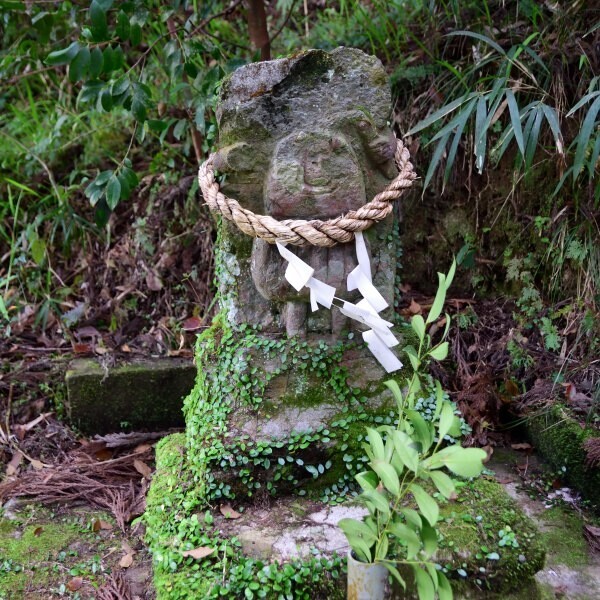 田の神像