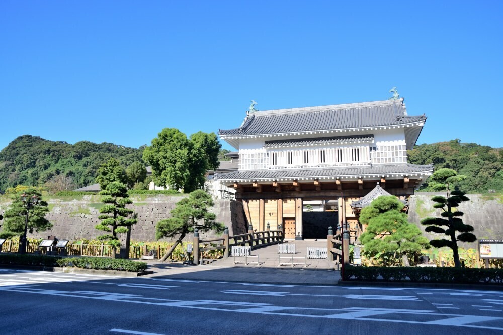 御楼門と石垣と