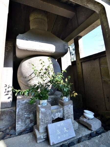 古い石塔