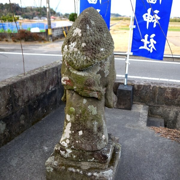 田の神像の背面