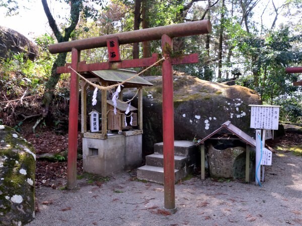 大きな石