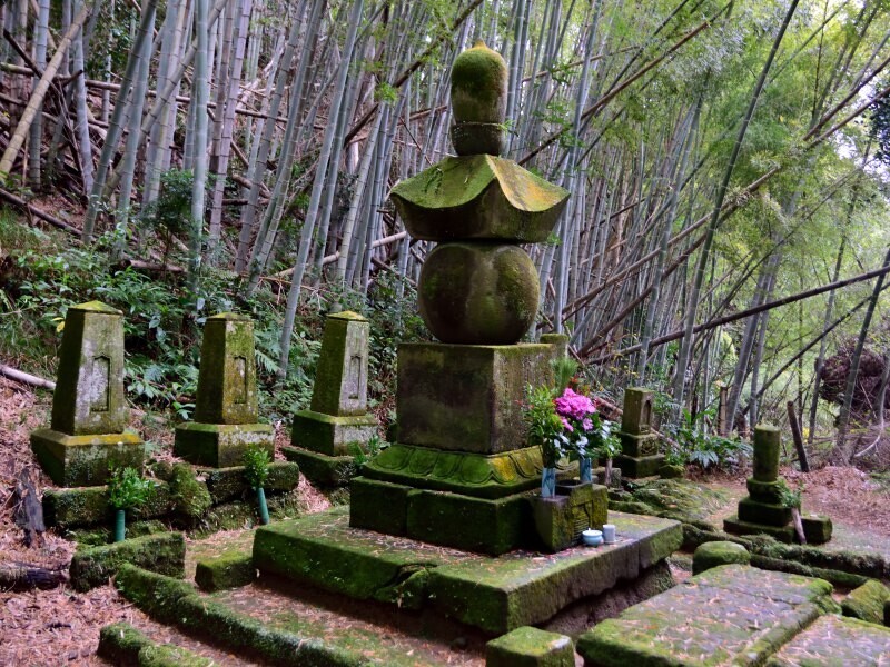 大きな五輪塔