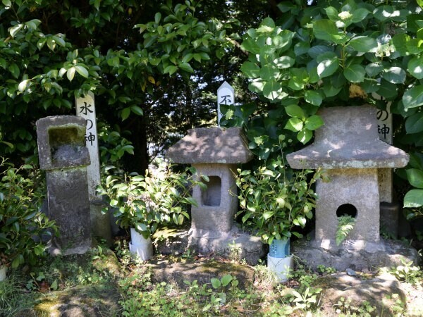 石祠など