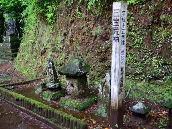 石祠など