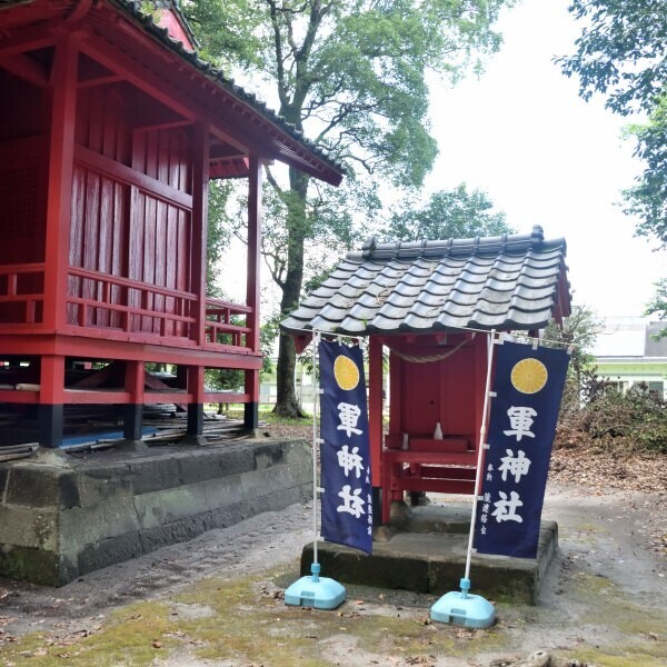 本殿の右側