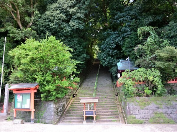 新田神社の石段