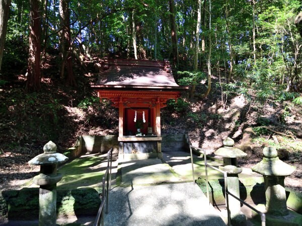 川合陵神社