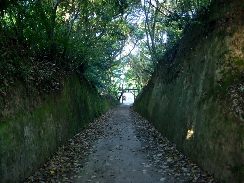 妙見神社の境内へ