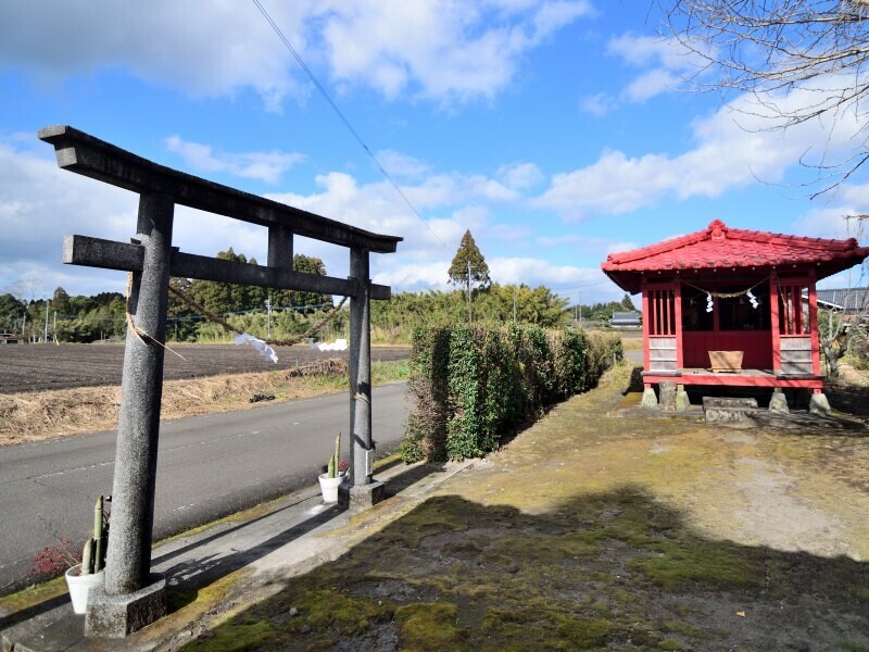 鳥居と社殿