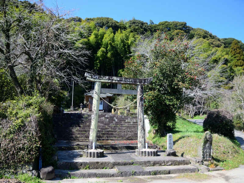 鳥居と石段と田の神