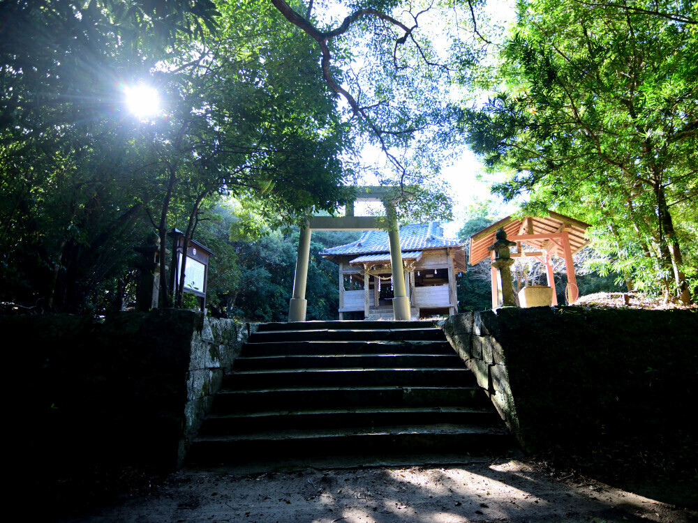 御霊神社の境内