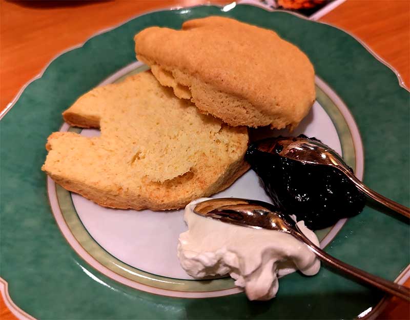 ã‚ªãƒªã‚¸ãƒŠãƒ«ã®ã‚¹ã‚³ãƒ¼ãƒ³ã¨ã‚¸ãƒ£ãƒ 