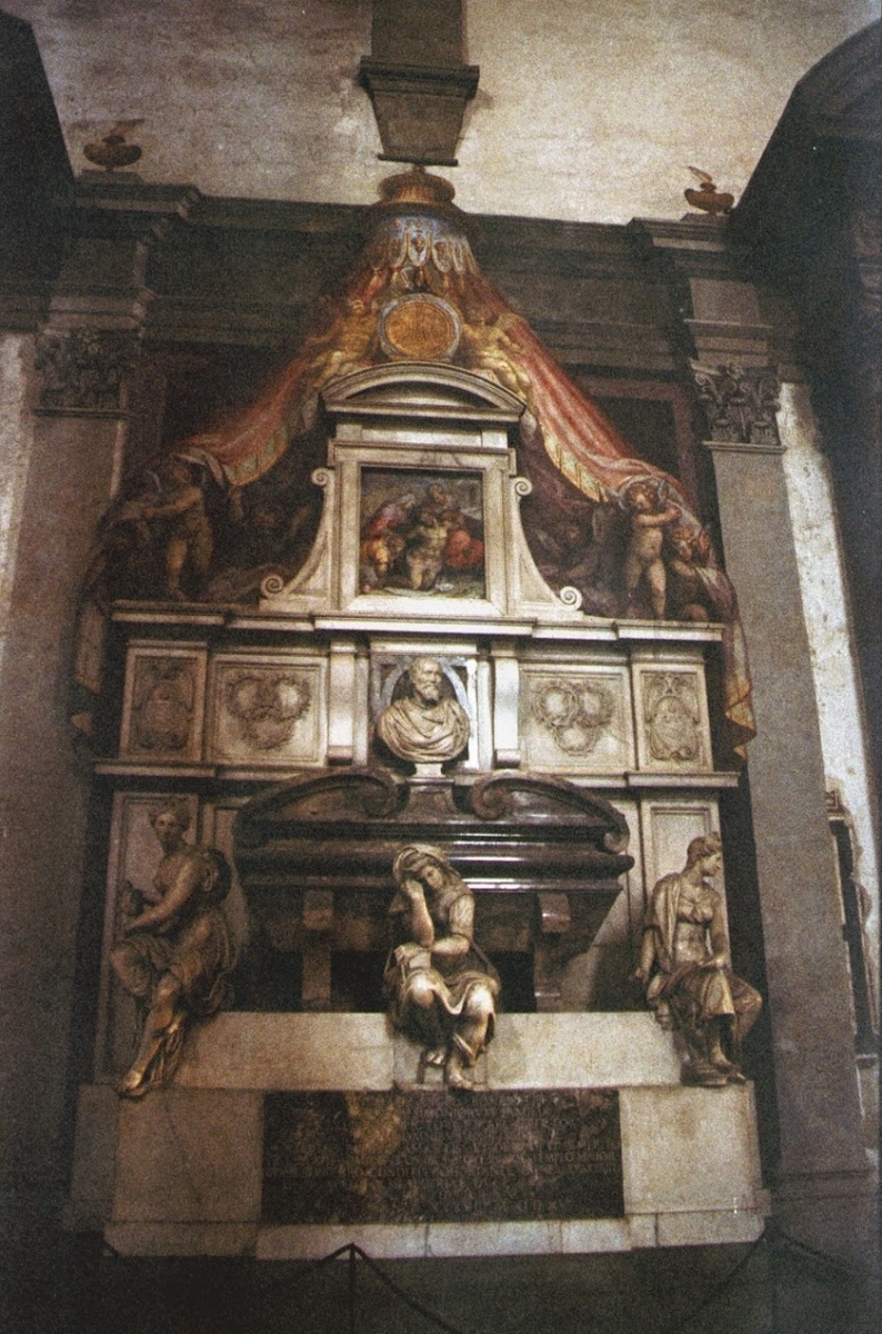 サンタクローチェの裏庭 330px-Santacrocefachada.jpg