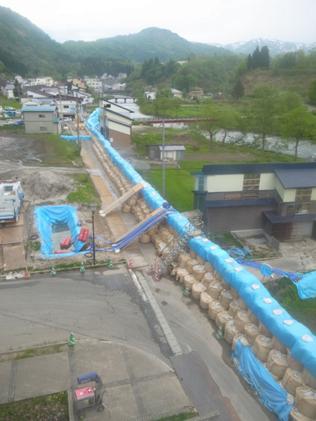 いで湯館前の土嚢