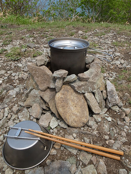 石で風防をこさえてやったぜ