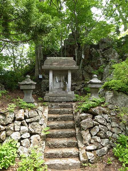 水晶山奥の院