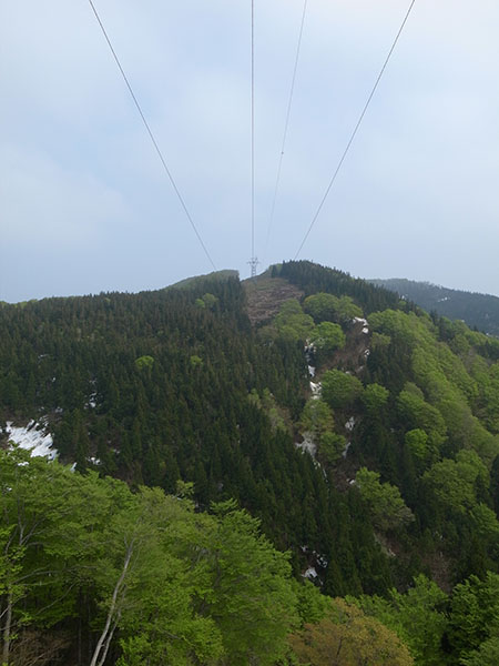 9号鉄塔から山頂方面を見るの図