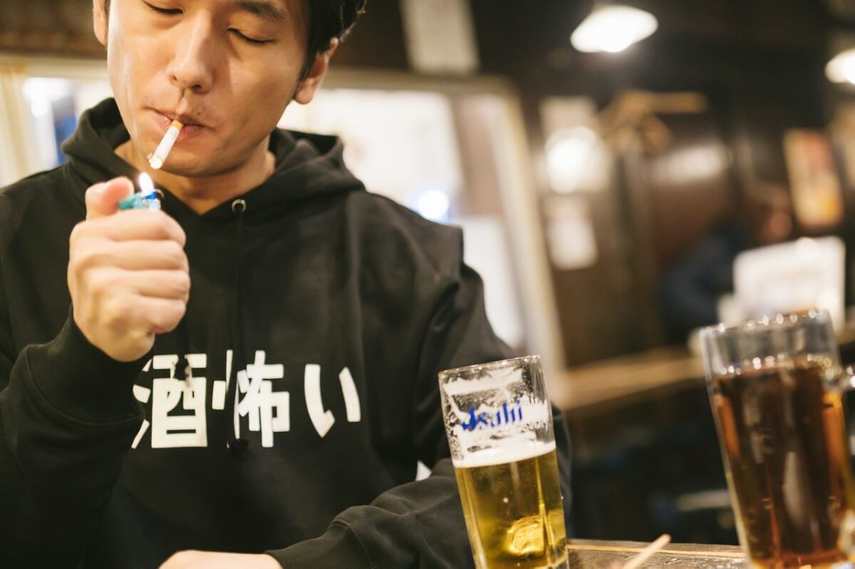 加齢臭が臭くなる原因タバコ