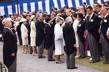 4月26日のできごと(何の日)【春の園遊会】瀬戸内寂聴さんら2000人出席