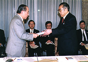2月26日のできごと(何の日)【経済戦略会議】10年で経済再生