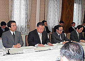 1月26日のできごと(何の日)【森喜朗首相】中央防災会議に出席