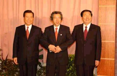 11月5日のできごと(何の日)【小泉純一郎首相】中韓首脳と会談