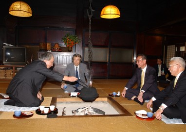8月27日のできごと(何の日)【小泉純一郎首相】岐阜、富山両県を視察